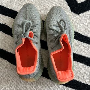 Yeezys 7 1/2 women’s barely worn!